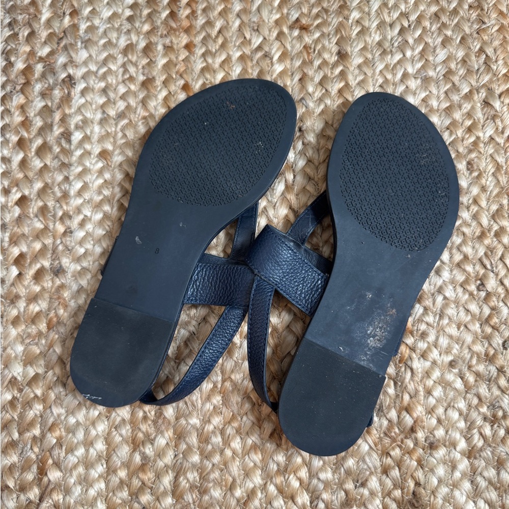 Tory Burch 8M Blue Leather T Strap Sandal Flats Shoes Pebbled - Picture 2 of 7